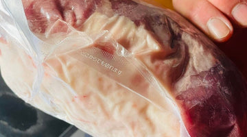 猪肉を使った燻製、豚肉と比べるとその違いは明らかです。